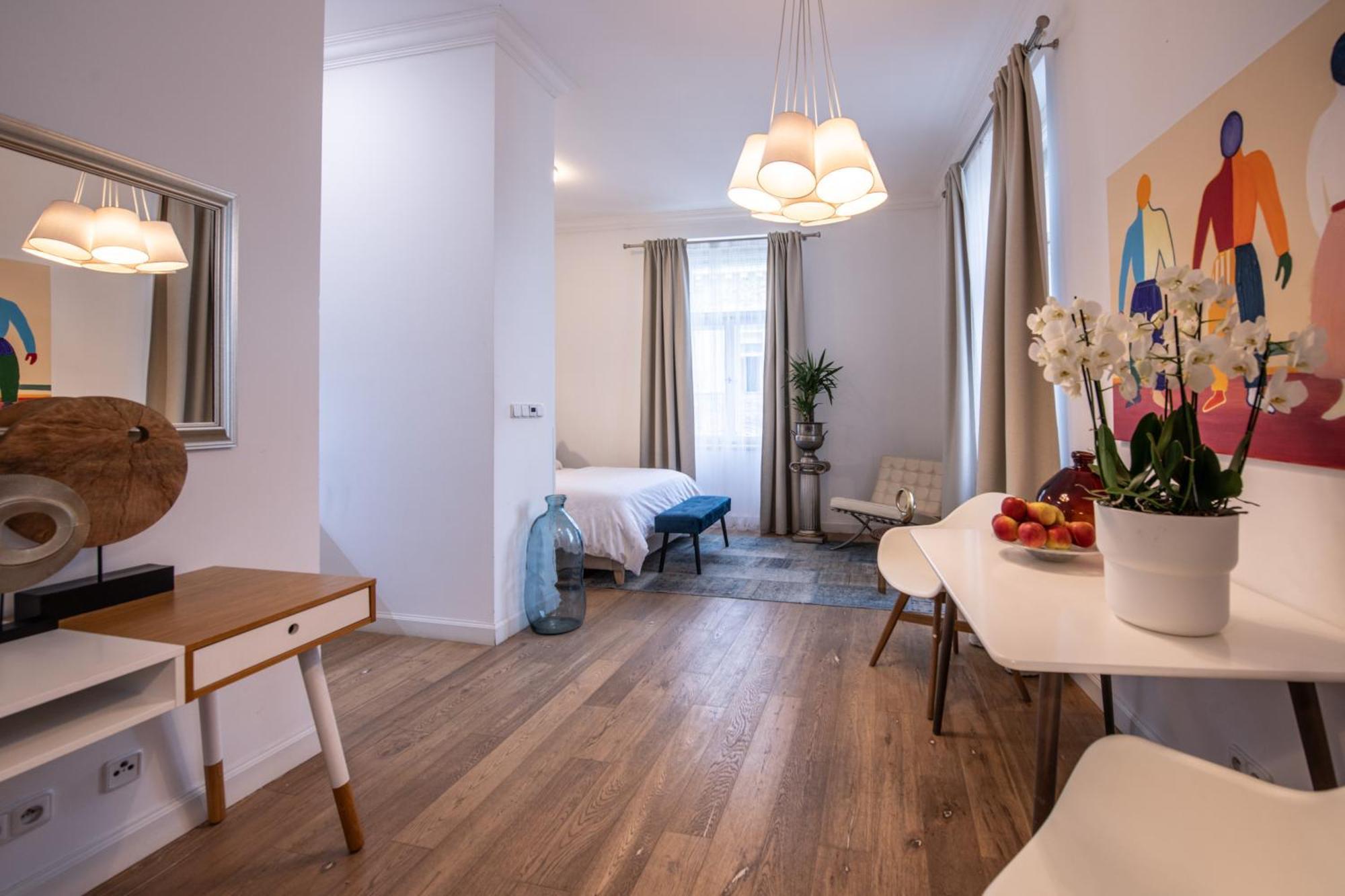 Modern Downtown - Renovated, On Ideal Location Apartmán *