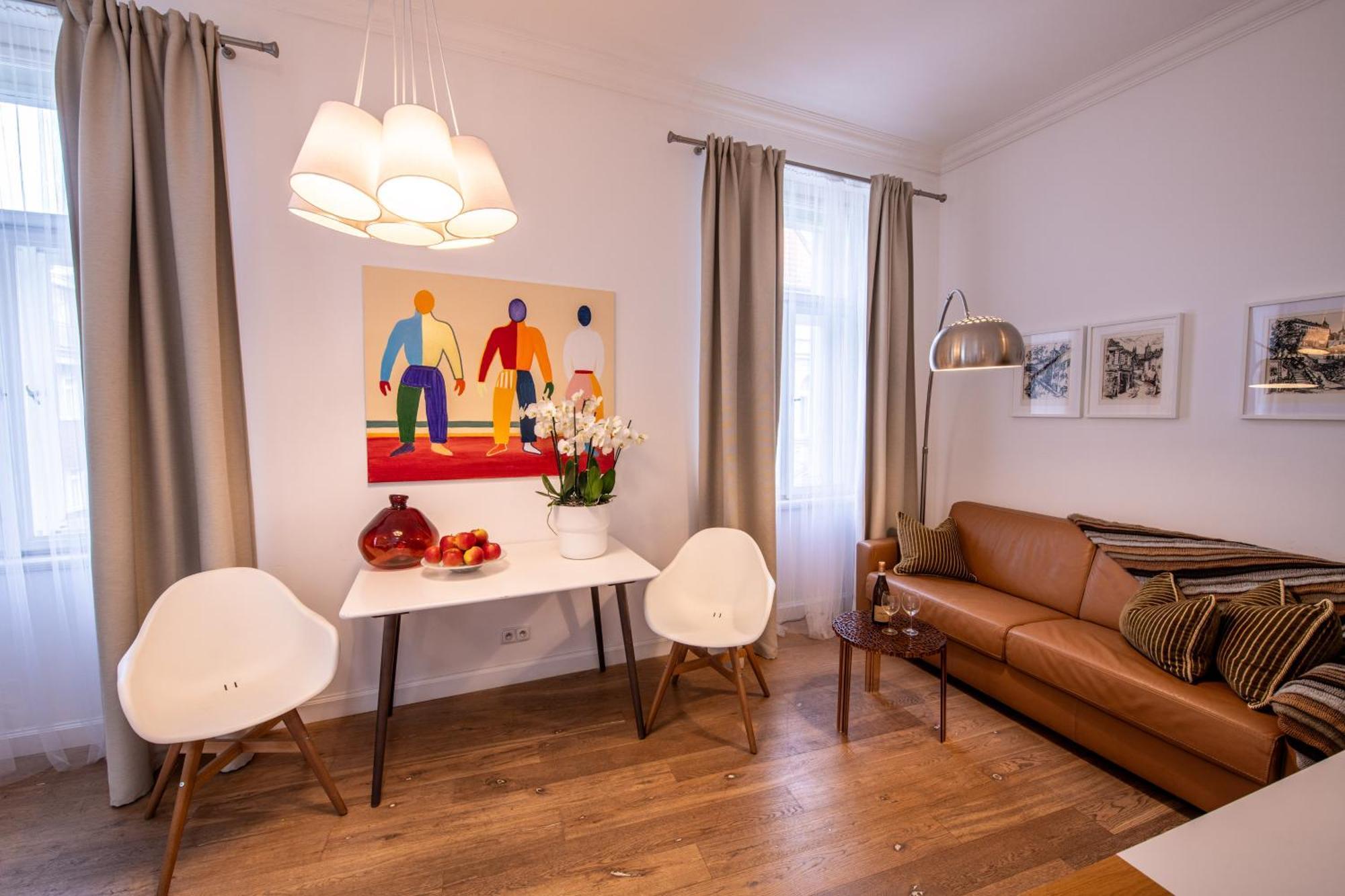Modern Downtown - Renovated, On Ideal Location Apartmán