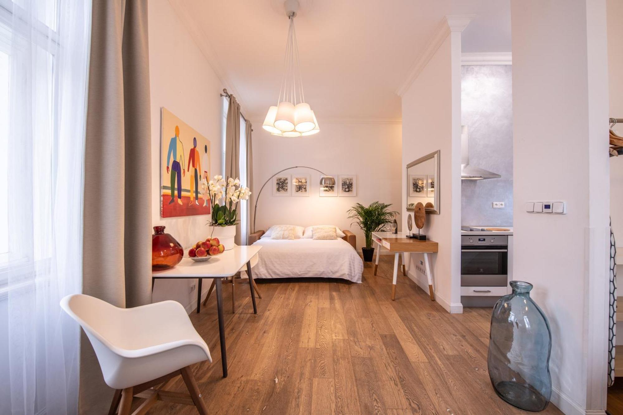 Modern Downtown - Renovated, On Ideal Location Apartmán
